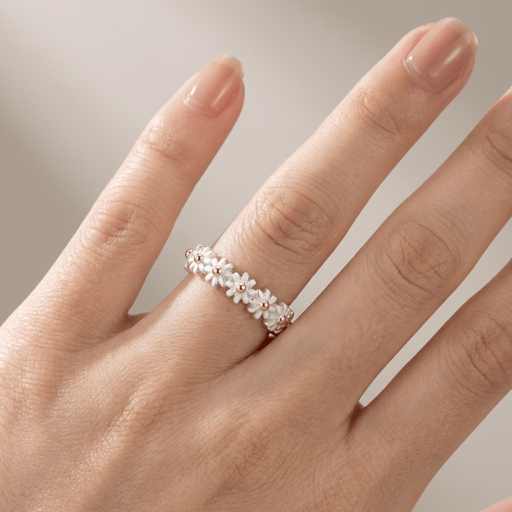 Daisy Cluster Band Ring — (Adjustable)