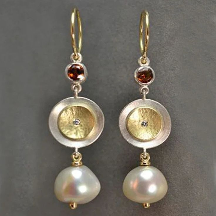 Vintage Exquise Round White Pearl Earrings