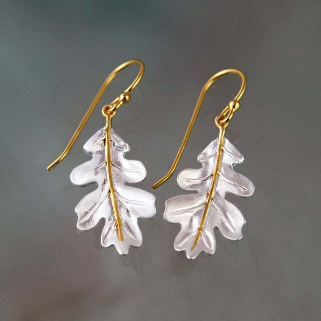 Boho Earrings in Gold with White bladeren