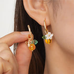 Sinaasappelbloesem Bee Hoep Earrings