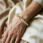 Elegant Golden Daisy Bracelet