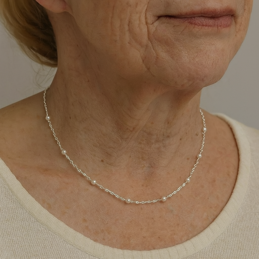 Elegant Sparkling Pearl Necklace