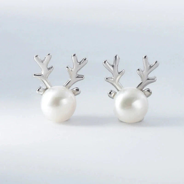 Hert Pearl Stud Earrings