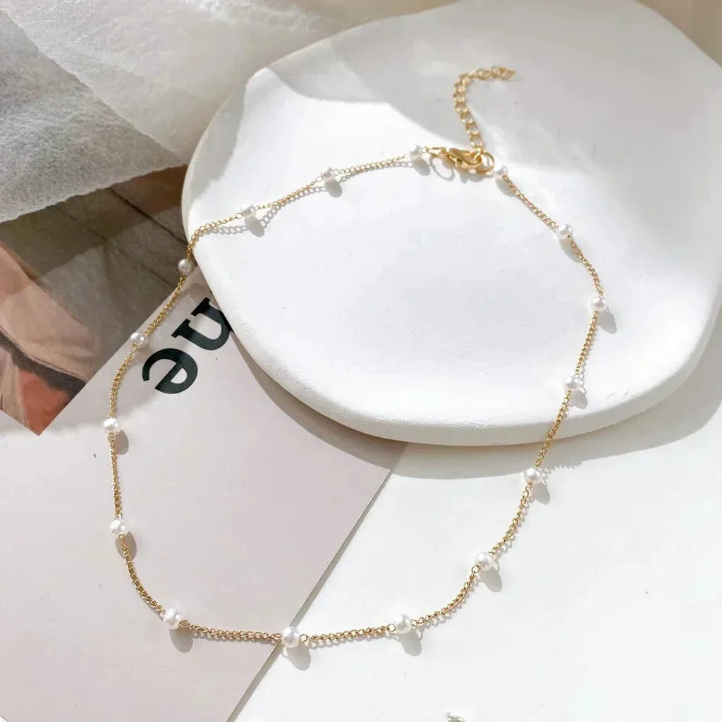 Delicate Golden Daisy Necklace