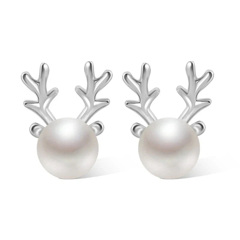 Hert Pearl Stud Earrings