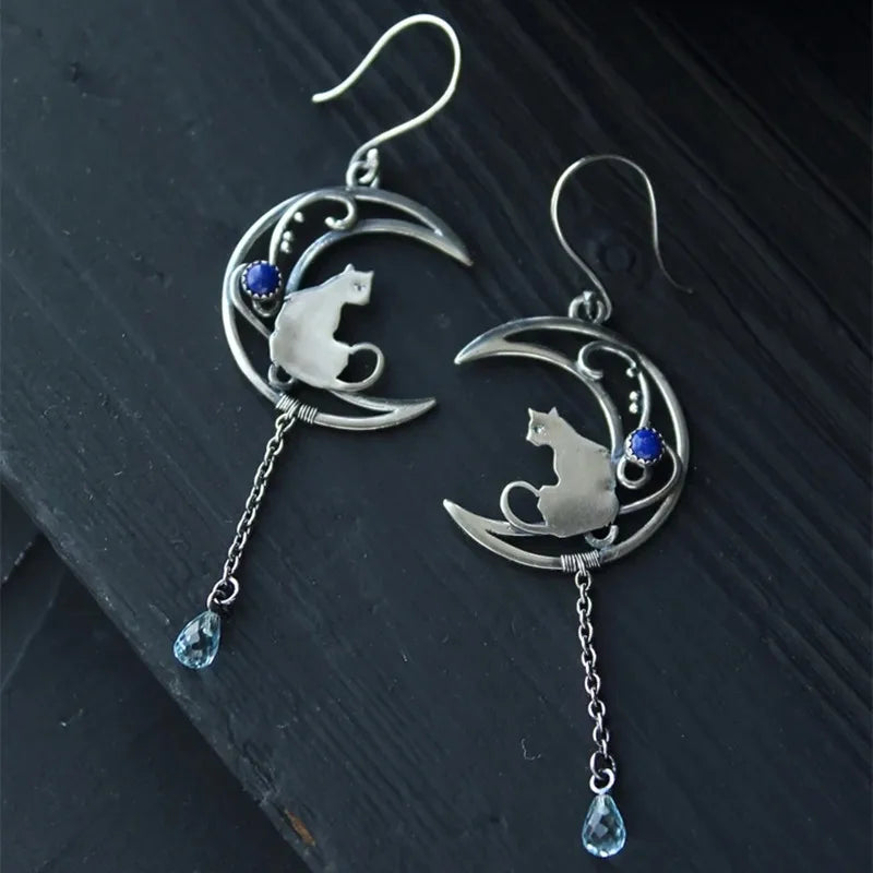 Moonlight Cat Earrings – Vintage Crescent Moon Design with Lapis Lazuli Gemstone