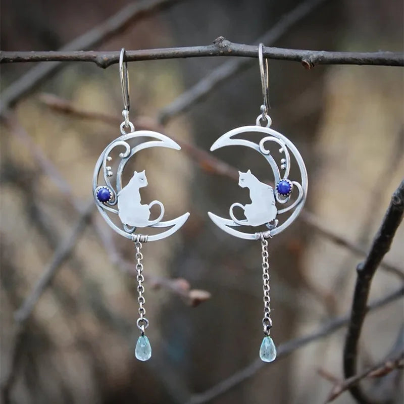 Moonlight Cat Earrings – Vintage Crescent Moon Design with Lapis Lazuli Gemstone