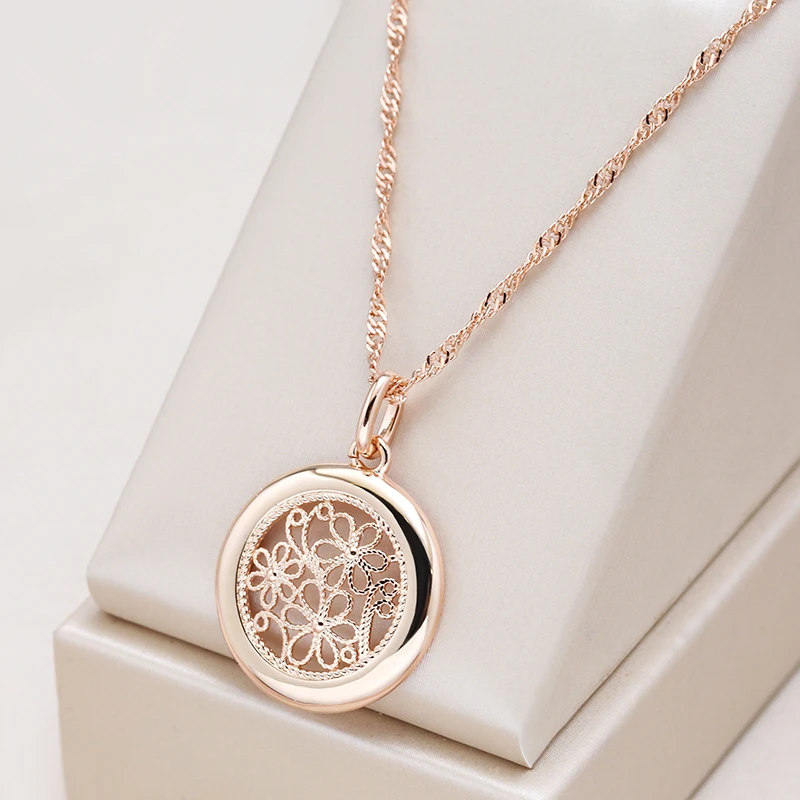 Elegant Gold Necklace